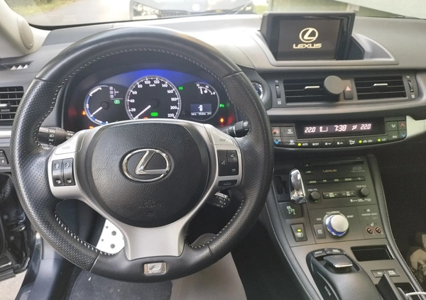 Lexus CT cena 49000 przebieg: 257000, rok produkcji 2011 z Przecław małe 137